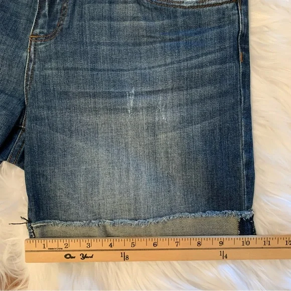 Kut from the Kloth Catherine Boyfriend Jean Shorts Size 8 Cuffed Distressed - Picture 10 of 16
